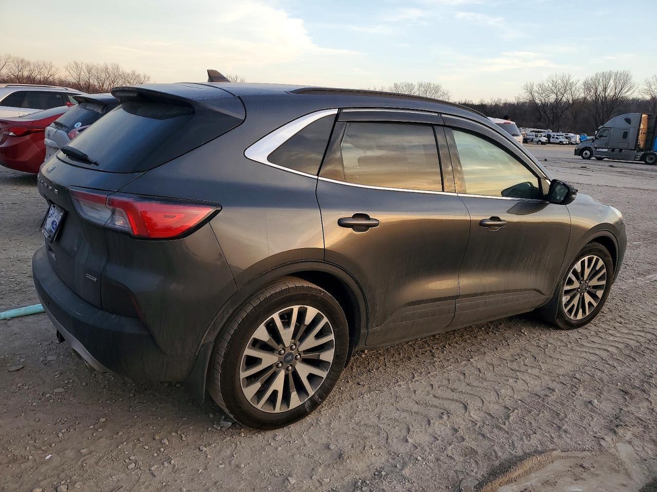 2020 Ford Escape Titanium - Фото 3