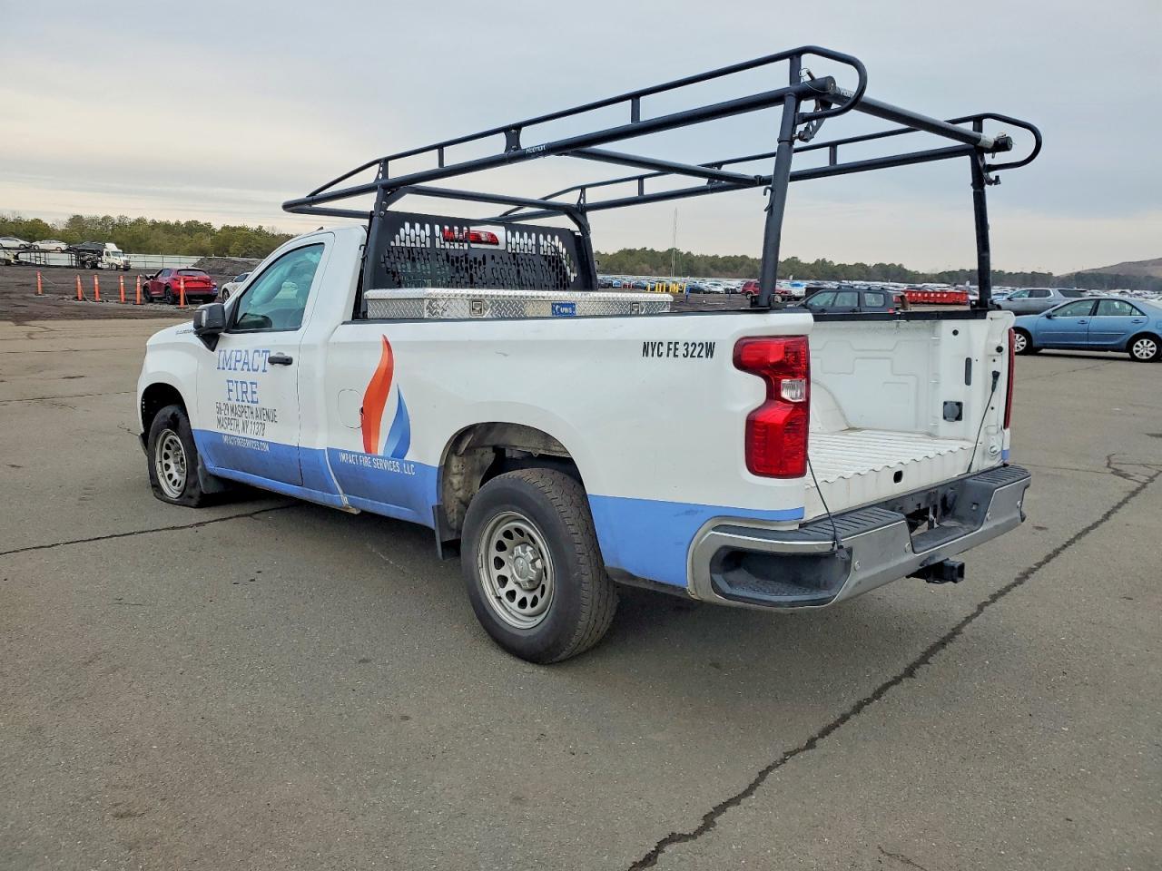 2022 Chevrolet Silverado C1500 - Фото 2