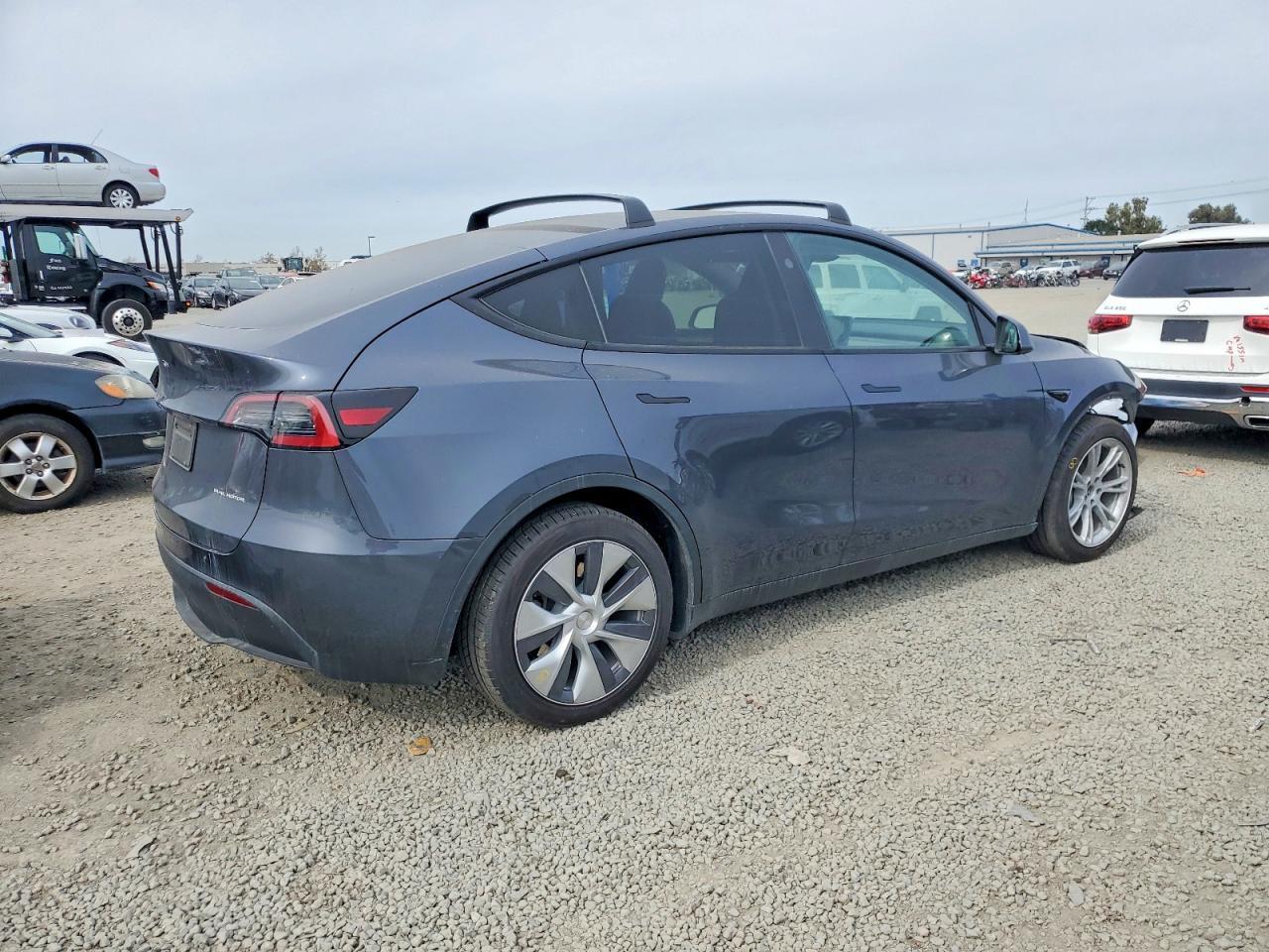 2023 Tesla Model Y - Image 3