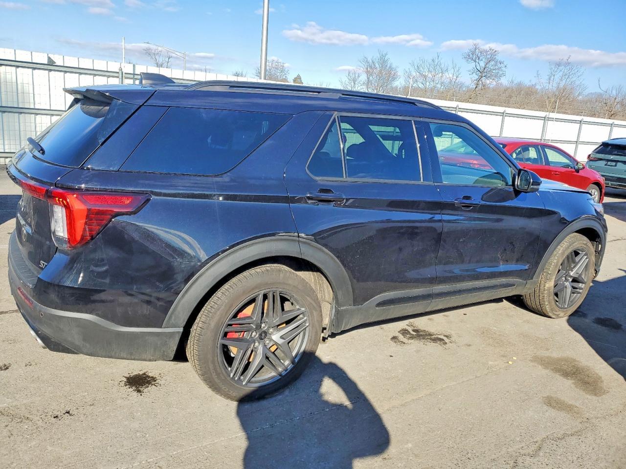 2025 Ford Explorer St - Image 3