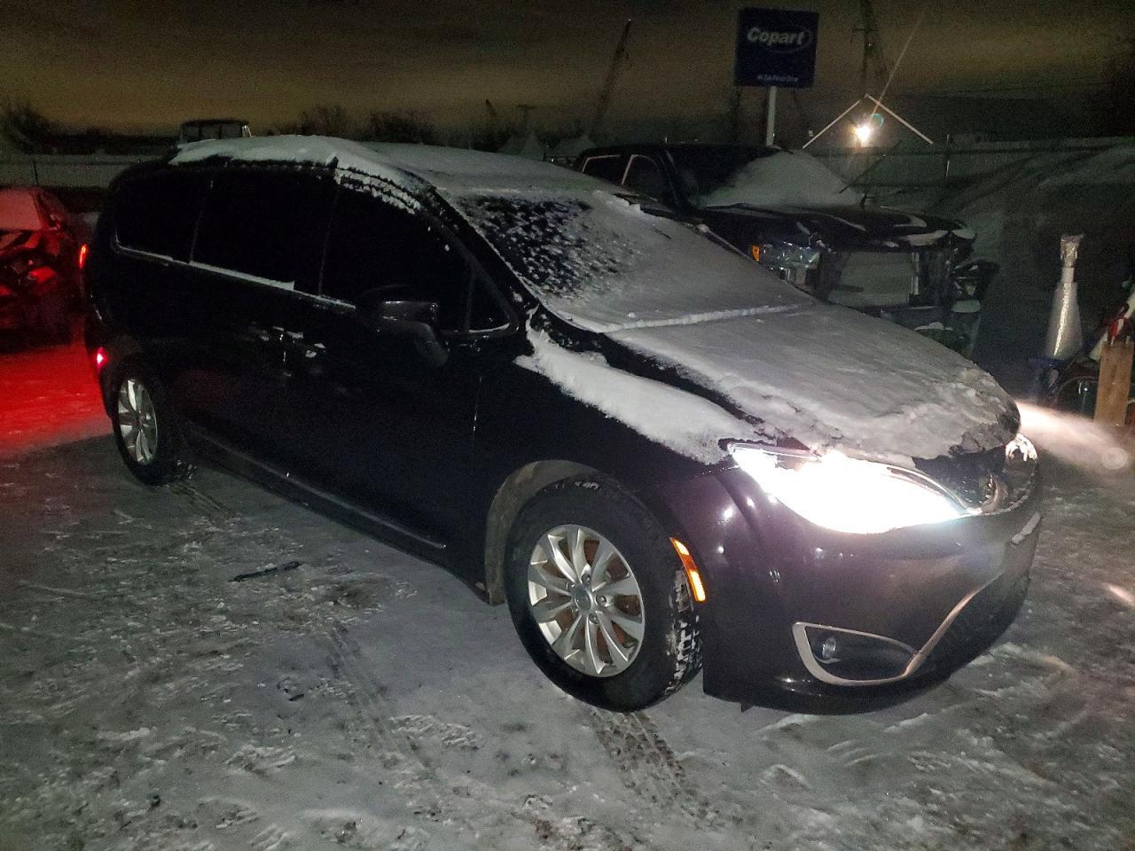 2018 Chrysler Pacifica Touring L - Фото 4