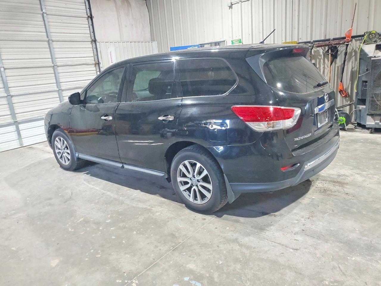 2014 Nissan Pathfinder S - Image 2