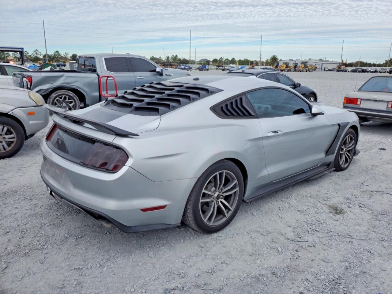 2015 Ford Mustang - Фото 3