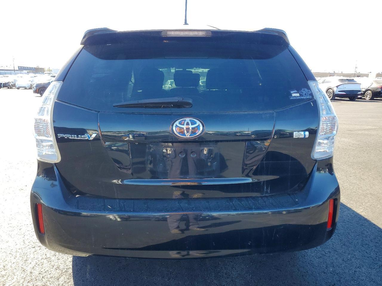 2012 Toyota Prius V - Image 6