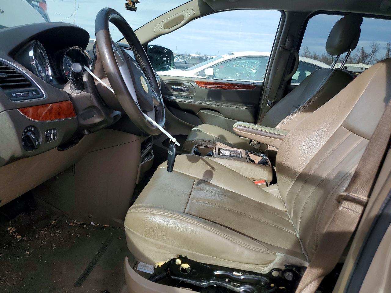 2015 Chrysler Town & Country Touring - Фото 7