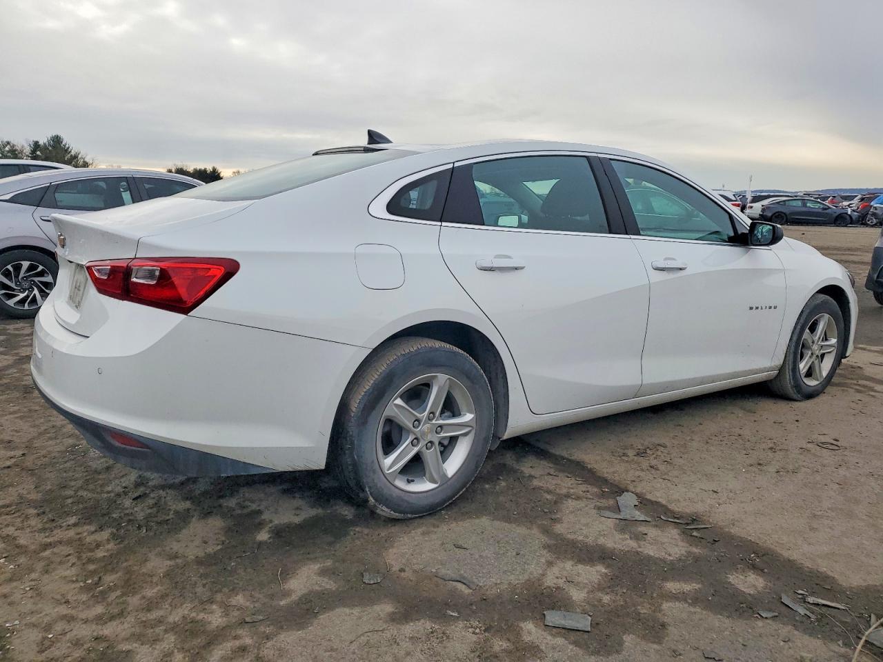 2024 Chevrolet Malibu Ls - Фото 3