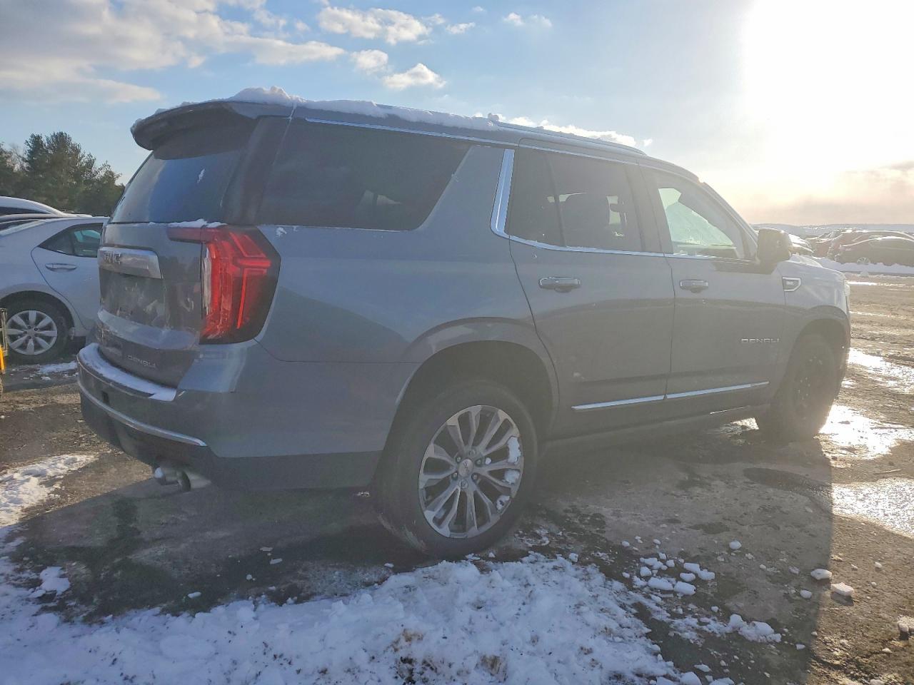 2021 GMC Yukon Denali - Image 3