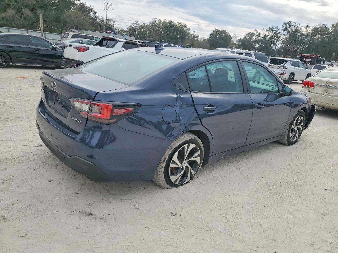 2025 Subaru Legacy Premium - Фото 3