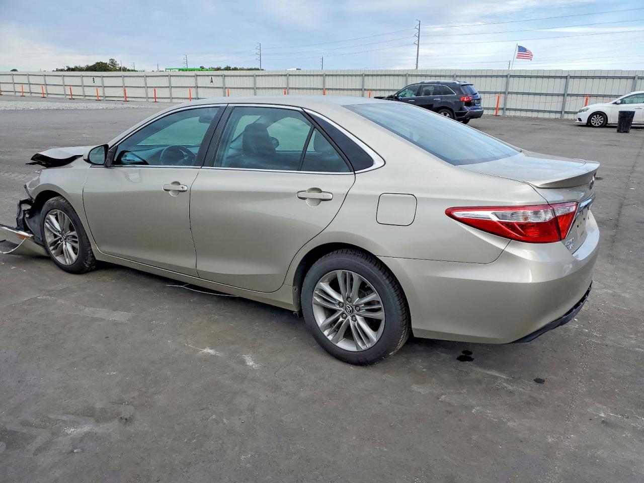 2016 Toyota Camry Le - Image 2
