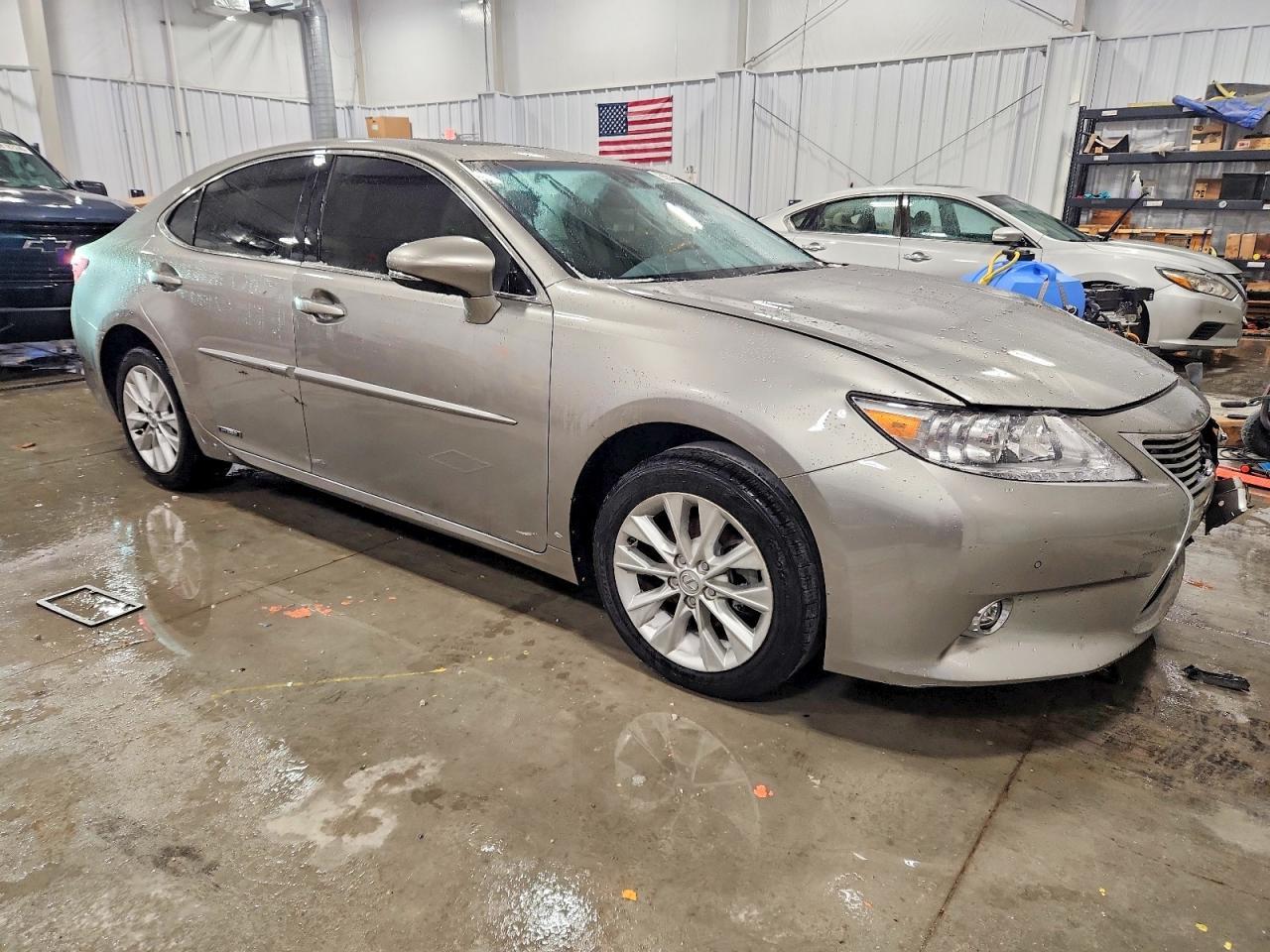 2015 Lexus Es 300H - Фото 4