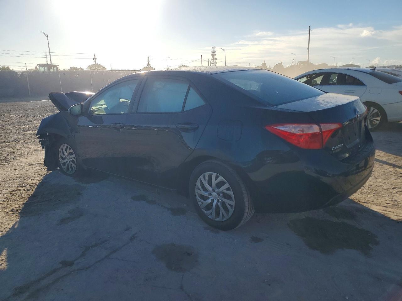 2019 Toyota Corolla L - Фото 2