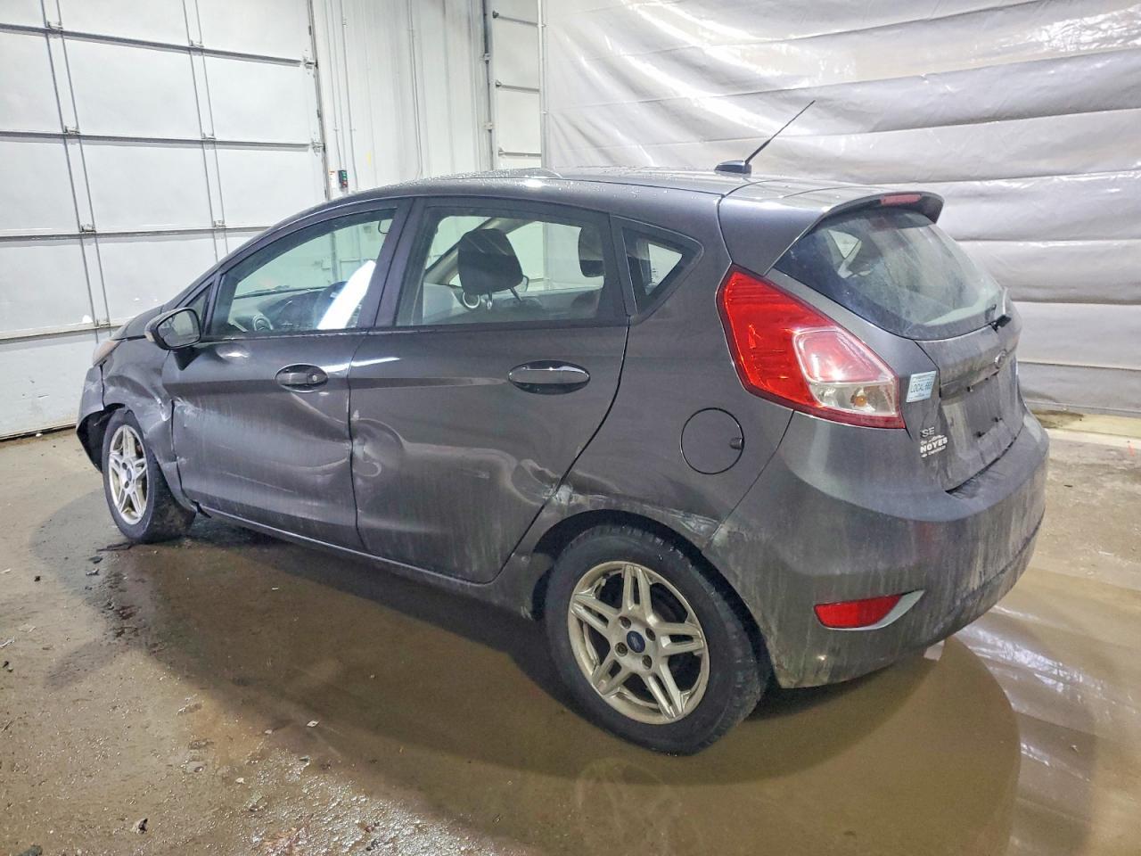 2019 Ford Fiesta Se - Image 2