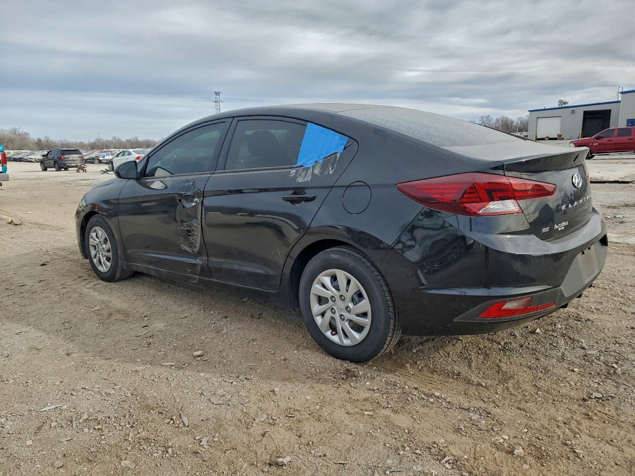 2020 Hyundai Elantra Se - Image 2