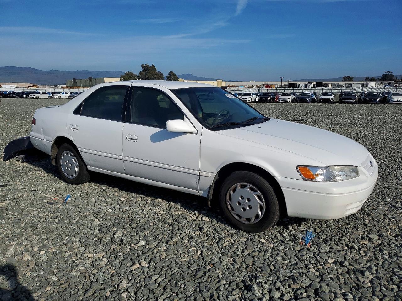1998 Toyota Camry Ce - Фото 4