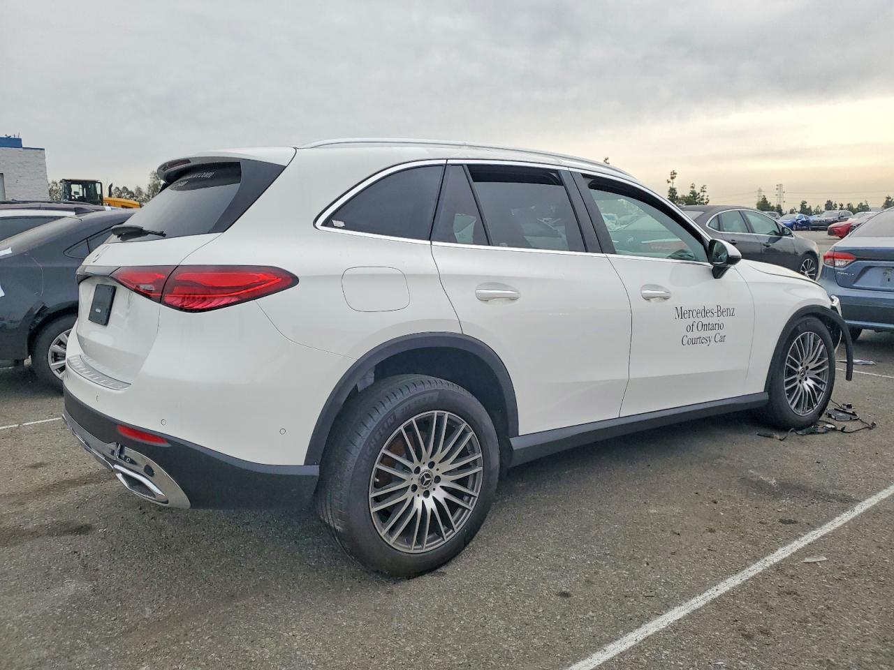 2025 Mercedes-Benz Glc 300 - Фото 3