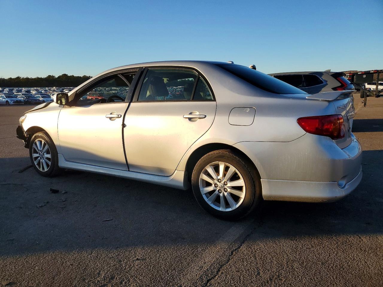 2010 Toyota Corolla - Фото 2