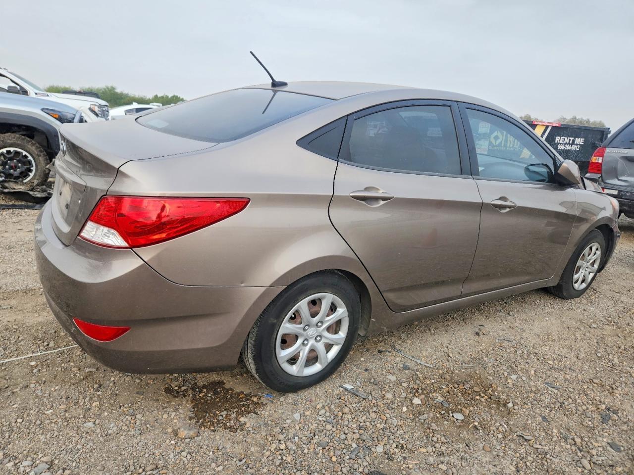 2014 Hyundai Accent Gls - Image 3