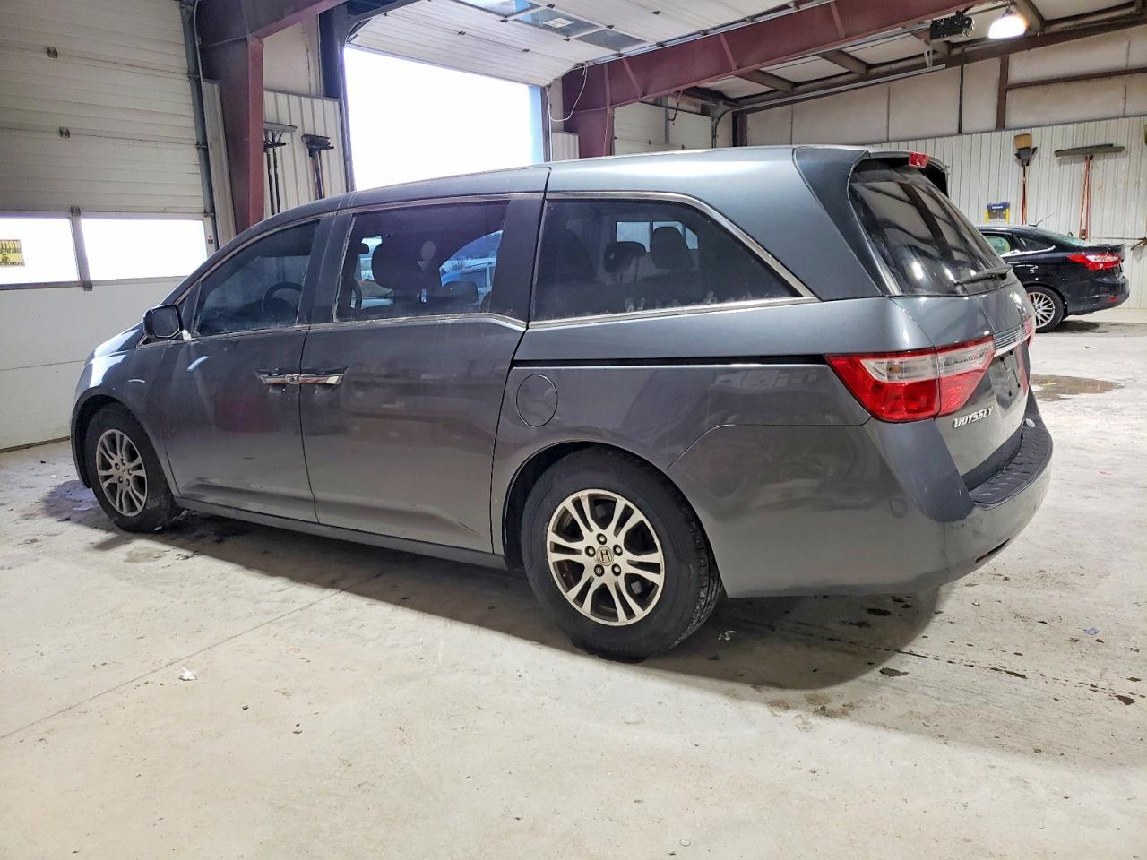 2013 Honda Odyssey Ex - Image 2