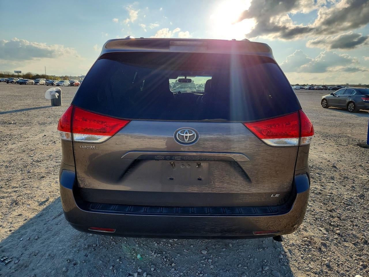 2014 Toyota Sienna Le - Фото 6