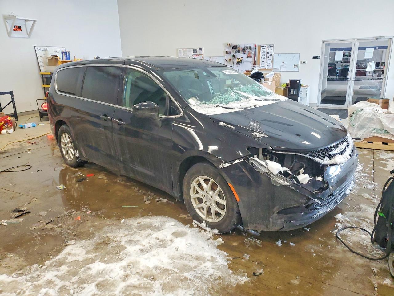 2017 Chrysler Pacifica Touring - Фото 4