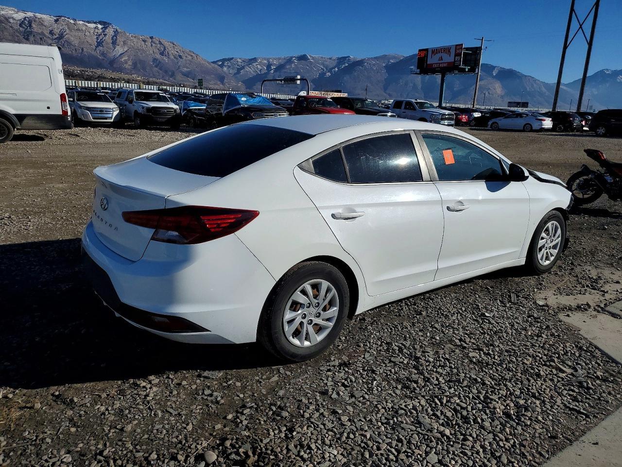 2020 Hyundai Elantra Se - Image 3