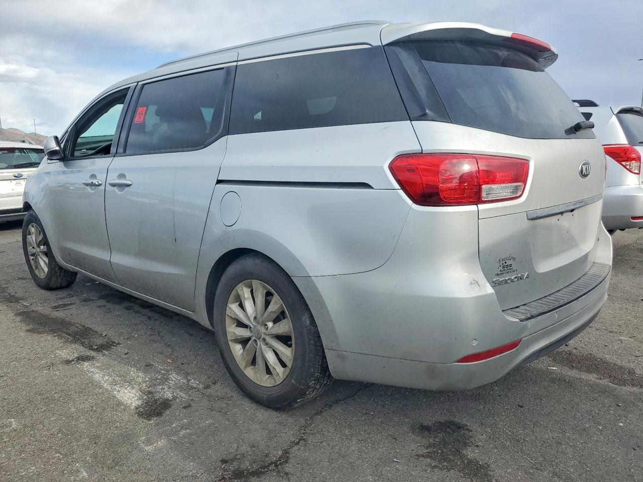 2017 Kia Sedona Ex - Image 2