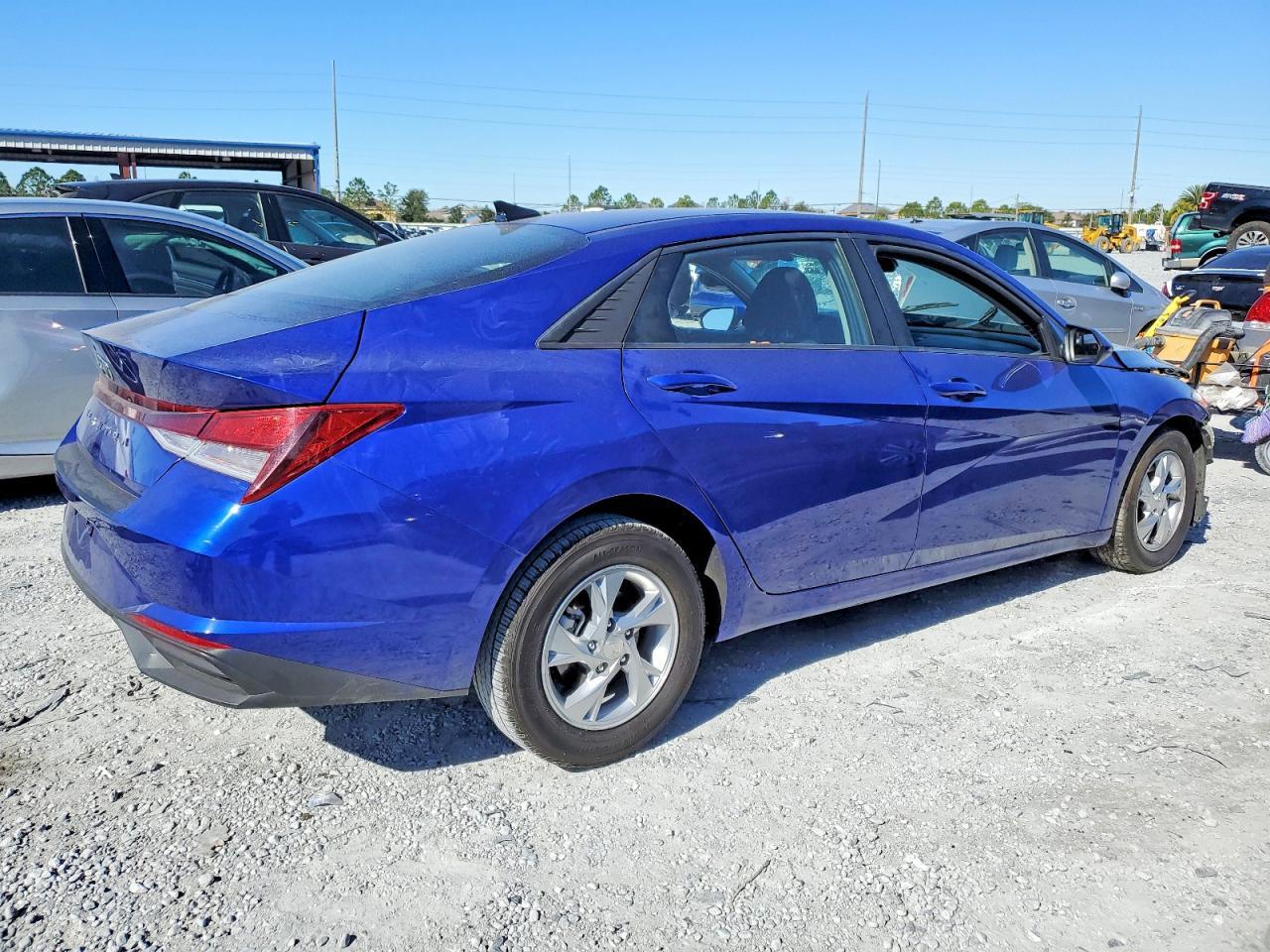 2021 Hyundai Elantra Se - Фото 3