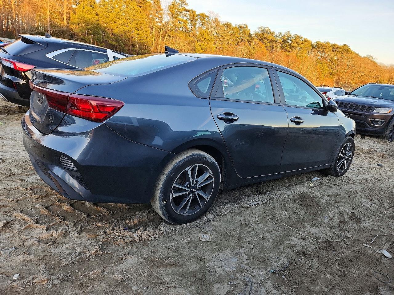 2022 Kia Forte Fe - Фото 3