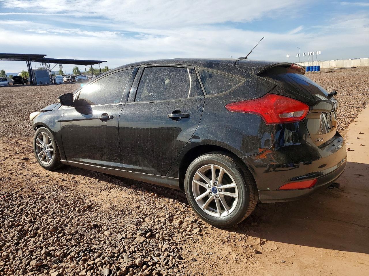 2017 Ford Focus Se - Image 2