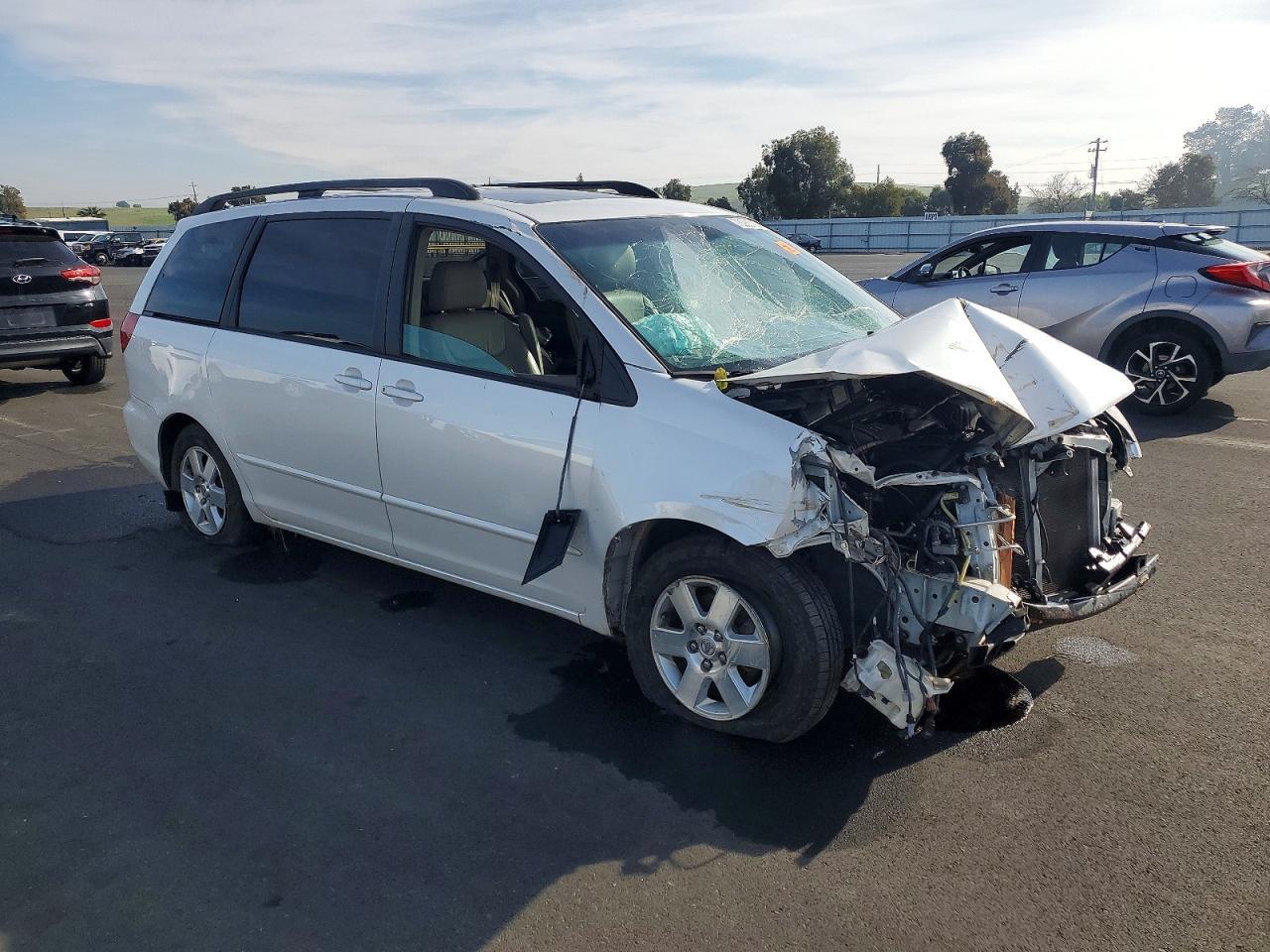 2004 Toyota Sienna Xle - Image 4