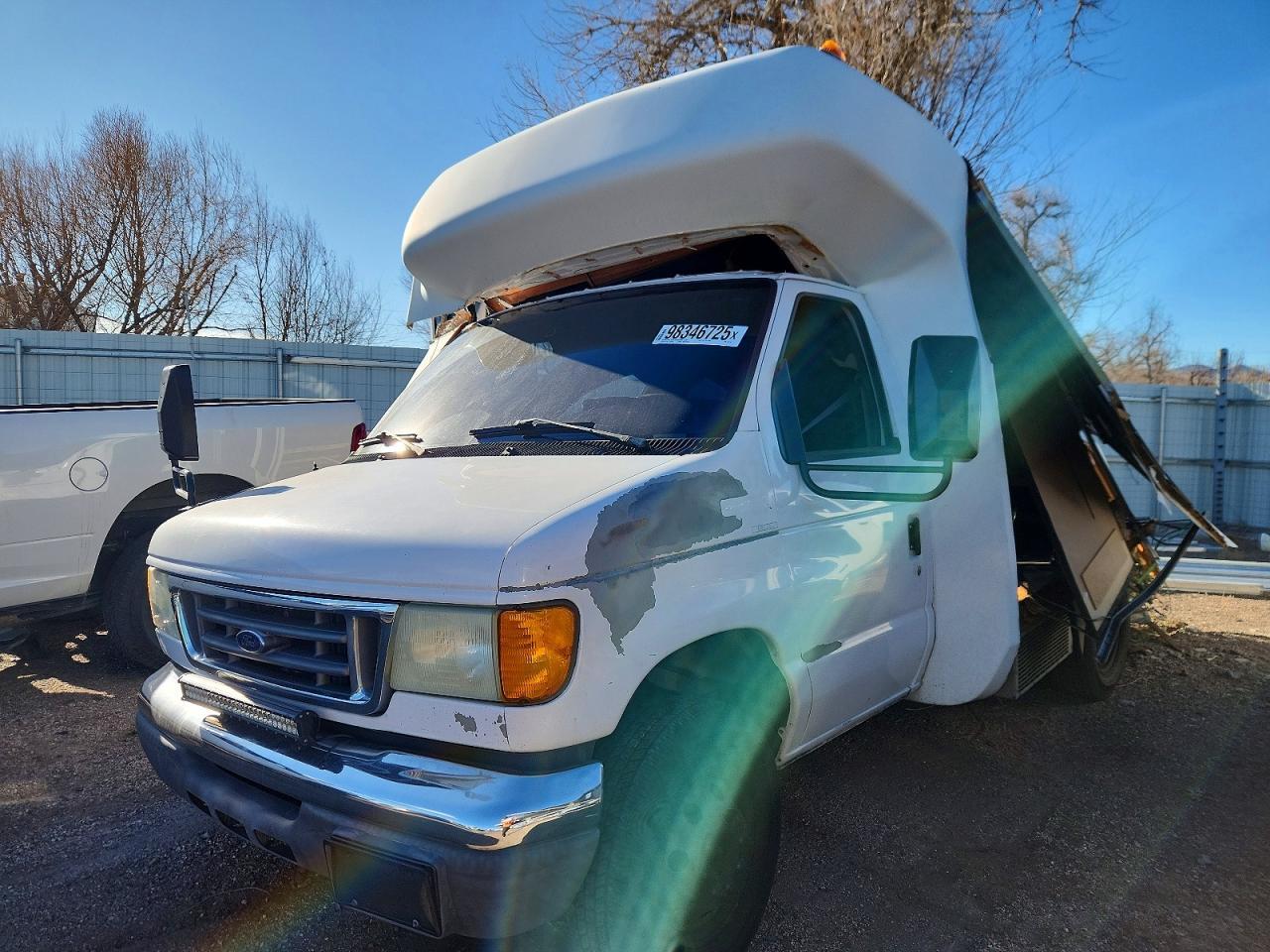 2004 Ford E350 Bus - Фото 2