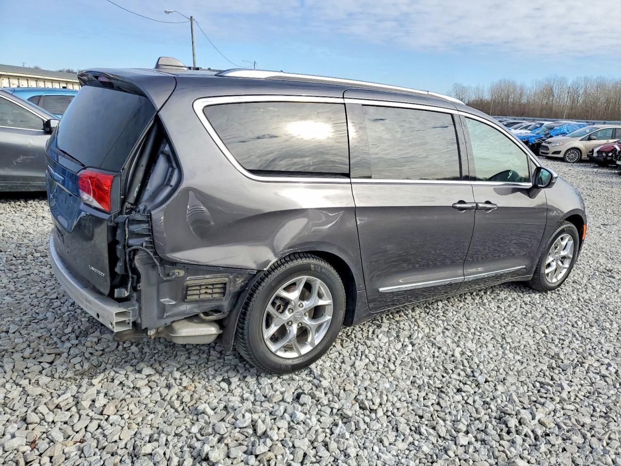 2017 Chrysler Pacifica Limited - Фото 3