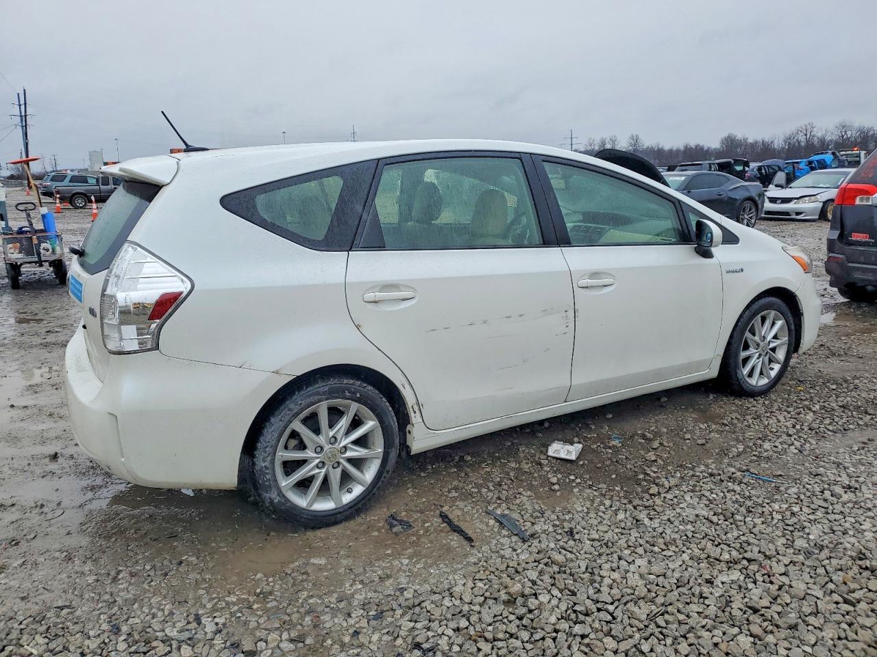 2013 Toyota Prius V - Image 3
