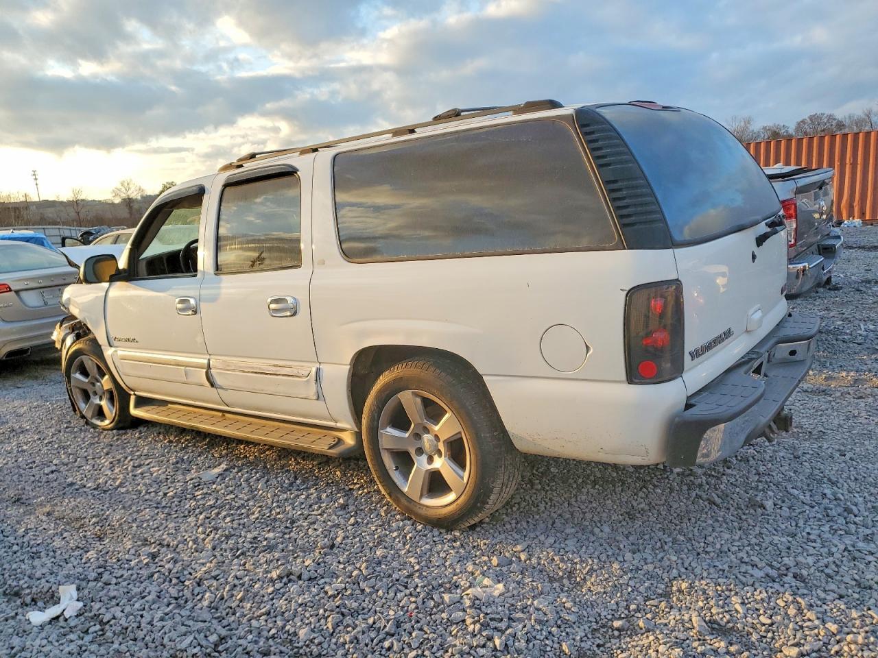 2002 GMC Yukon Xl C1500 - Фото 2