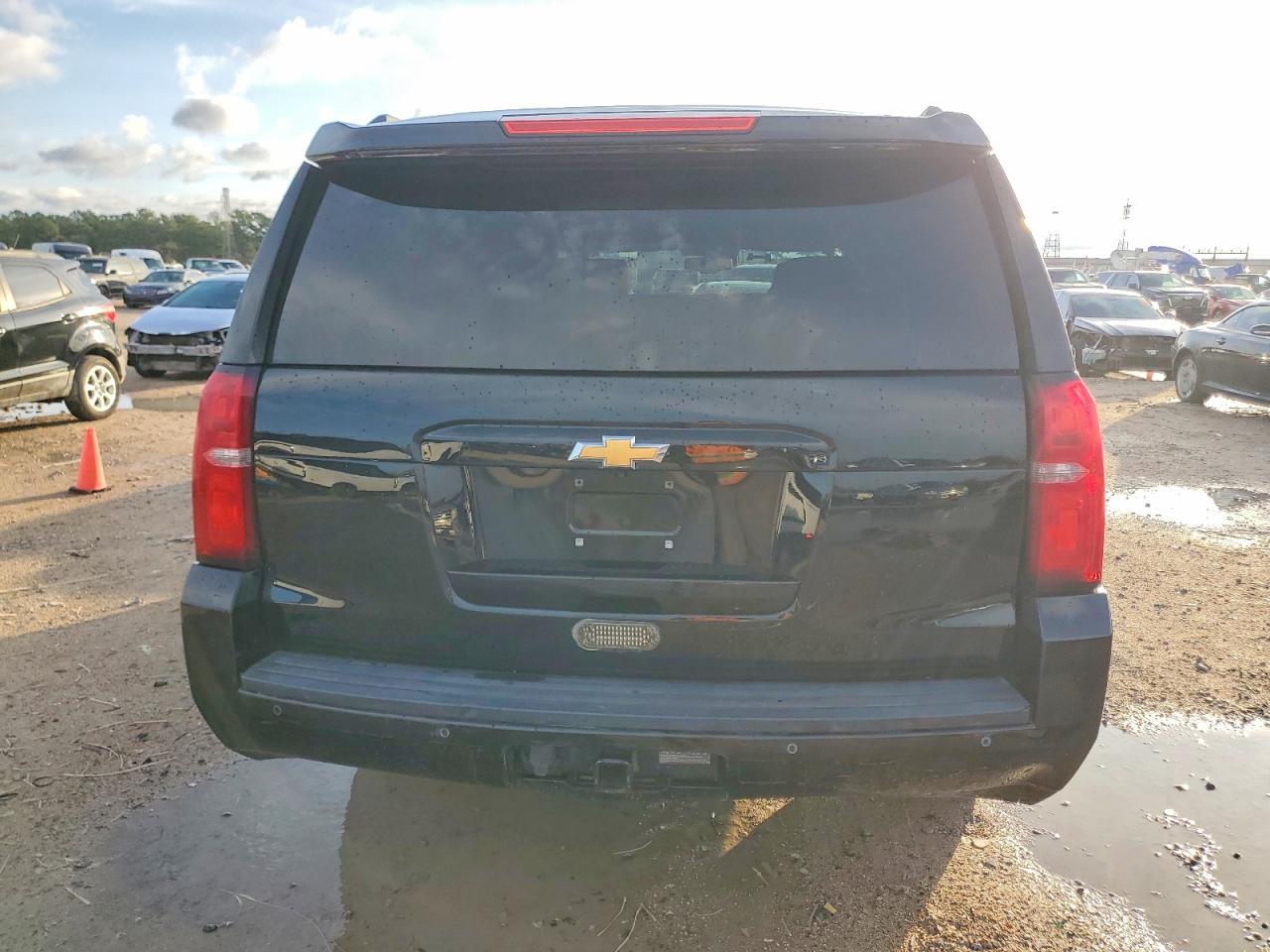 2019 Chevrolet Suburban K1500 Lt - Image 6