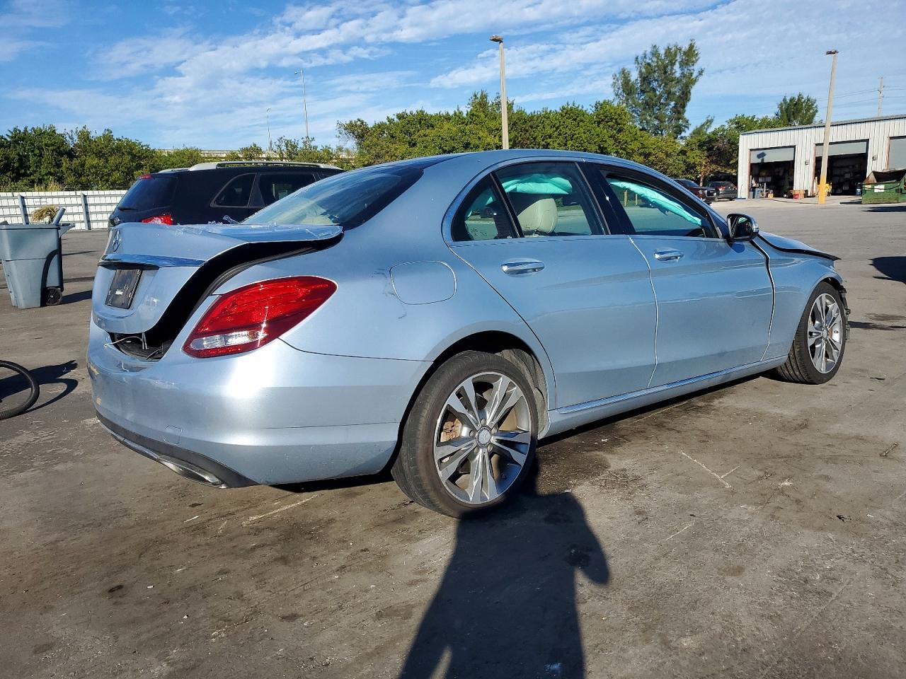 2015 Mercedes-Benz C 300 - Фото 3