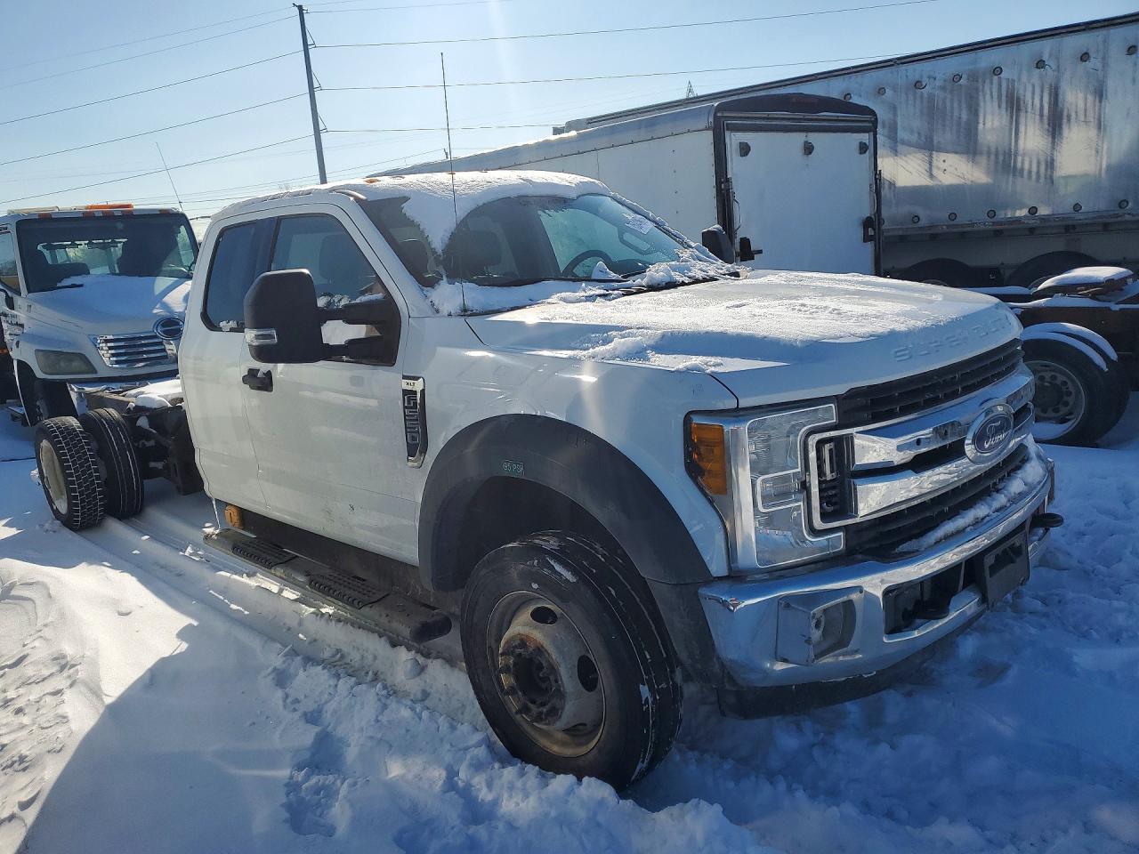 2017 Ford F550 Super Duty Truck Cab And Chassis - Image 4