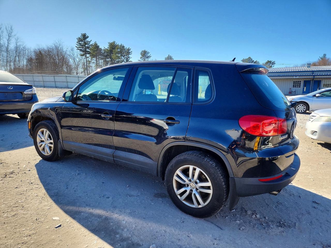2014 Volkswagen Tiguan S - Фото 2