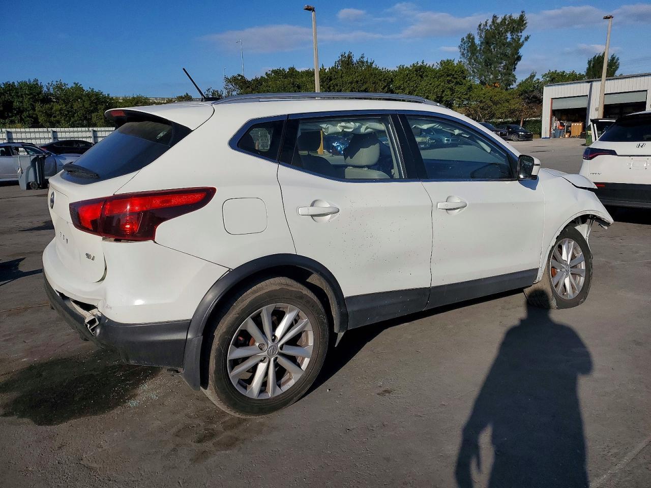 2017 Nissan Rogue Sport S - Image 3