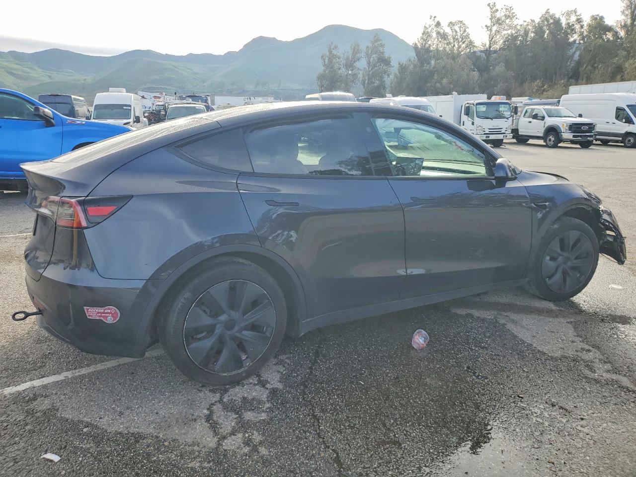 2024 Tesla Model Y - Фото 3