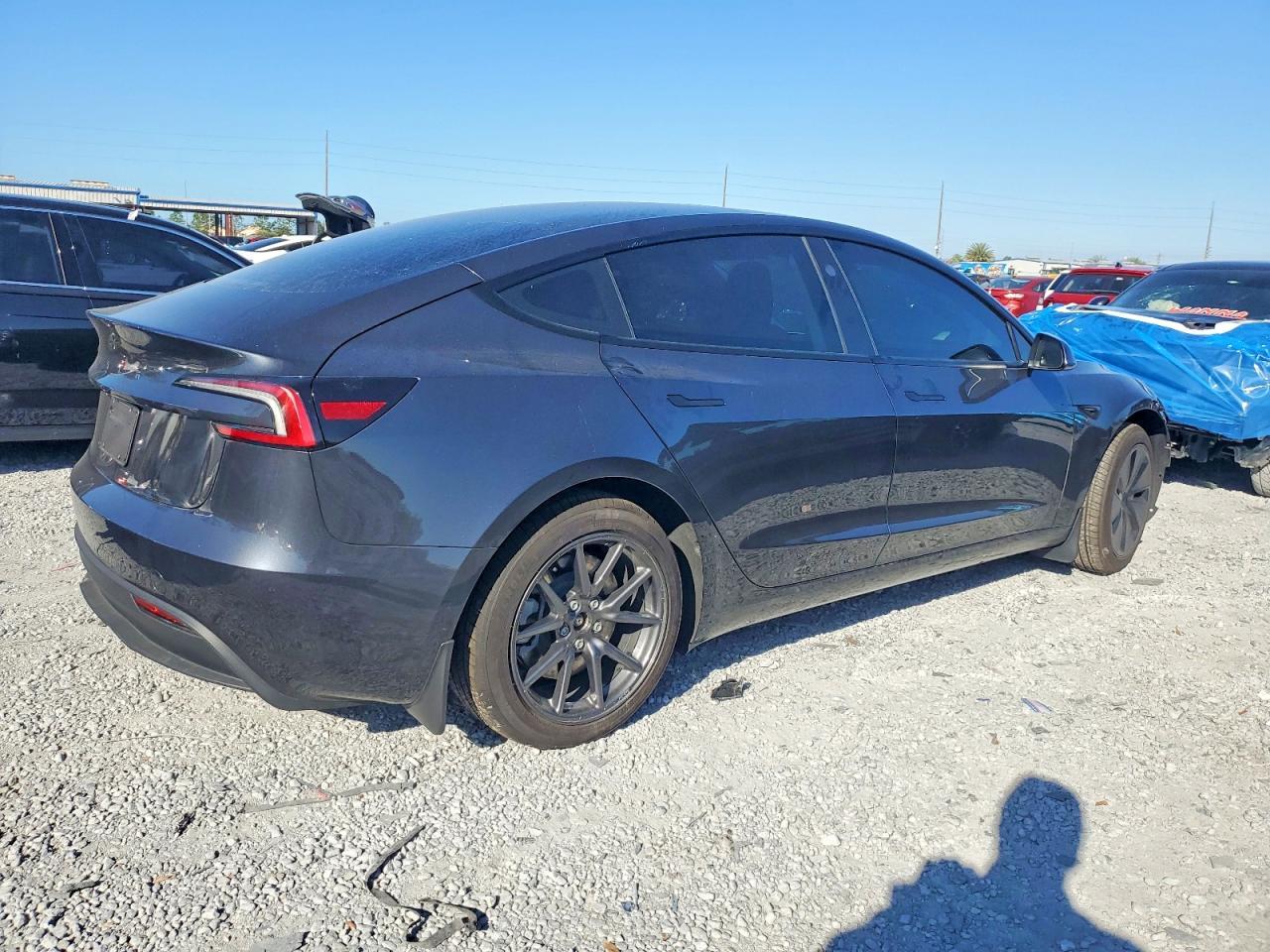2025 Tesla Model 3 - Фото 3