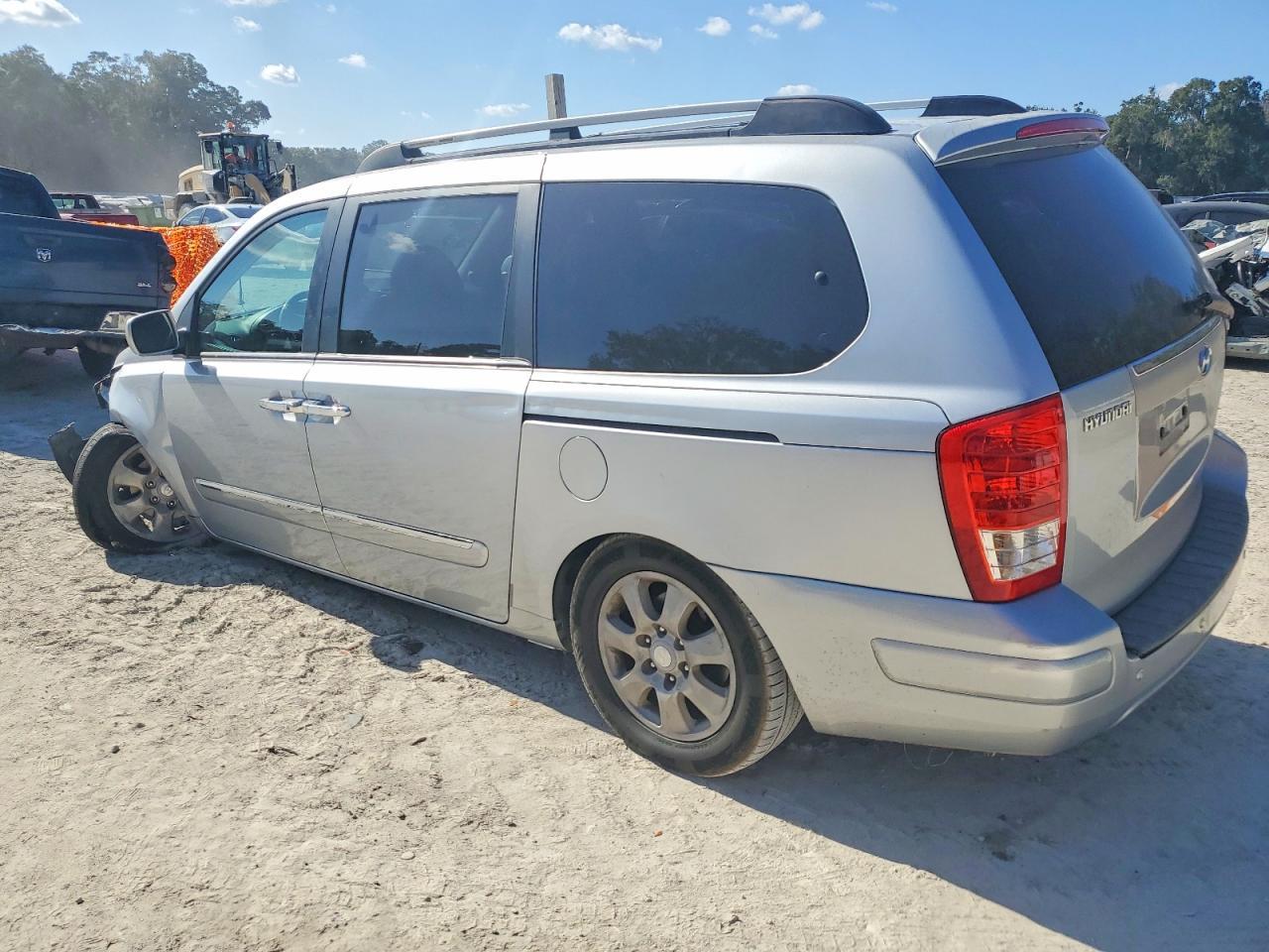 2007 Hyundai Entourage Gls - Image 2