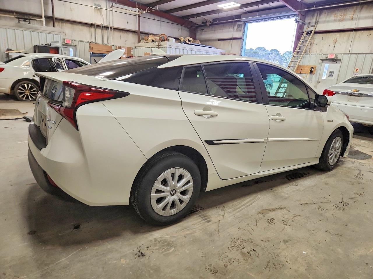 2020 Toyota Prius L Eco - Image 3