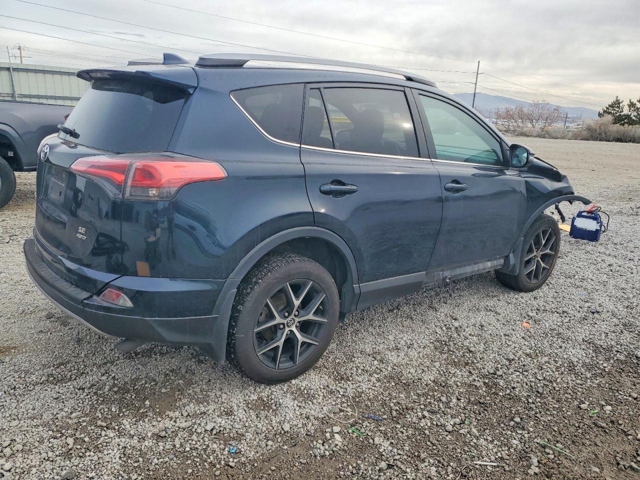 2017 Toyota Rav4 Se - Фото 3