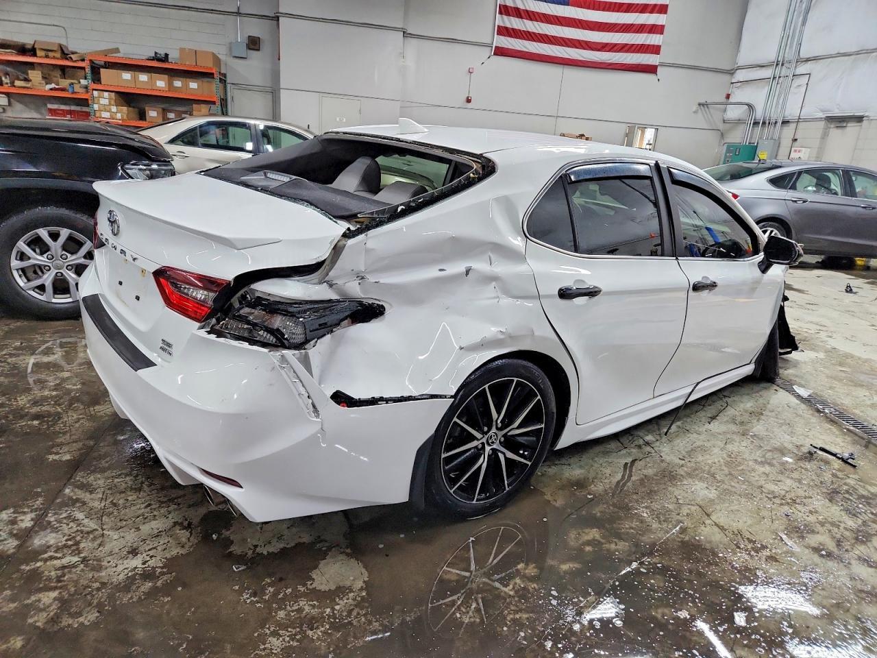 2023 Toyota Camry Se - Фото 3