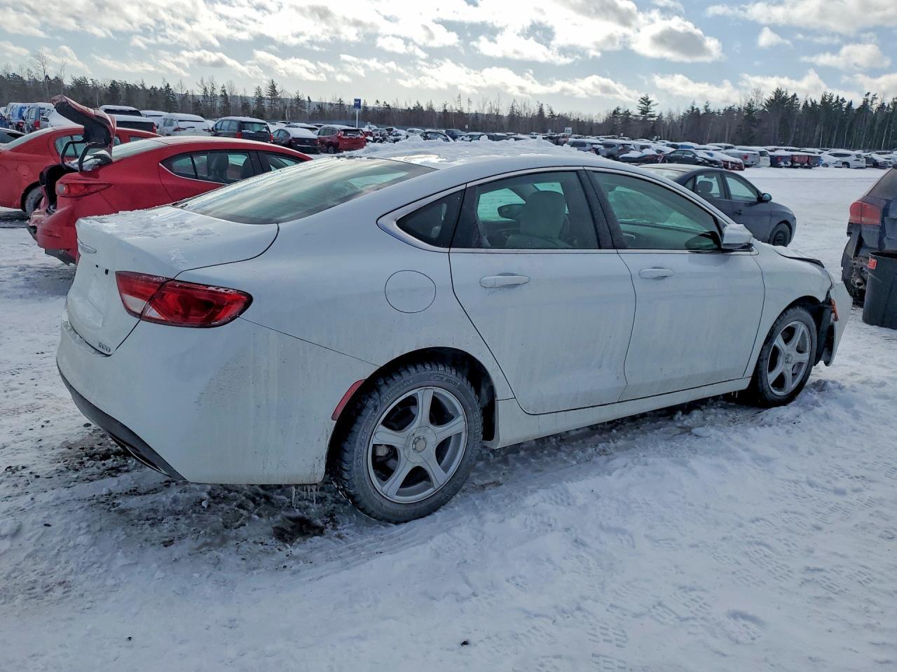 2015 Chrysler 200 Limited - Фото 3