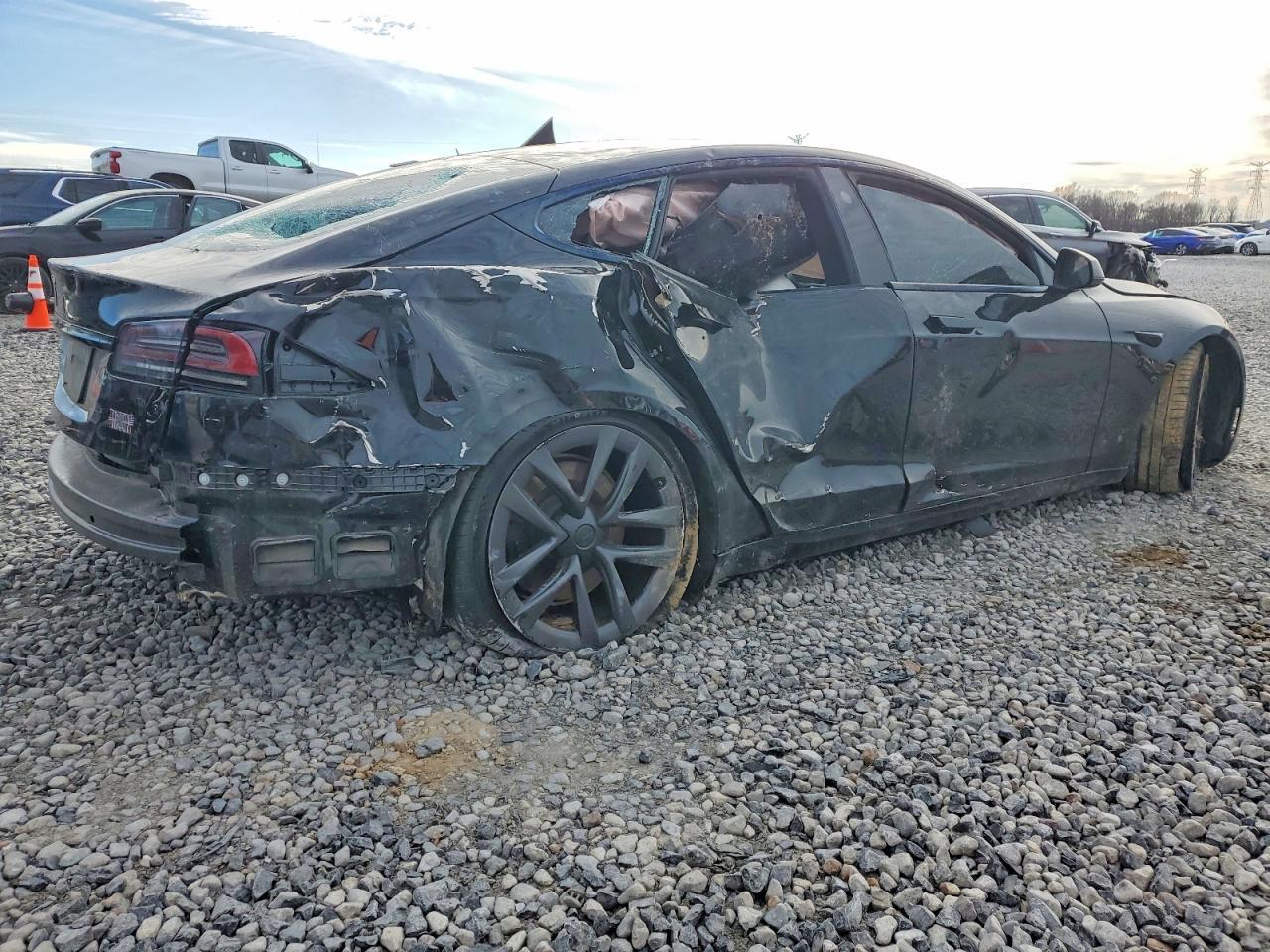 2022 Tesla Model S - Фото 3