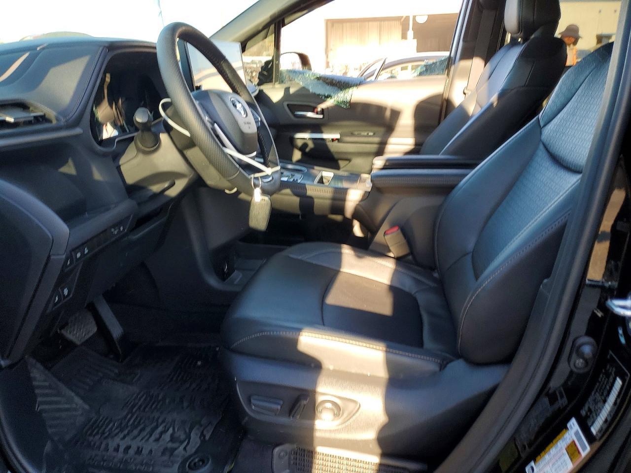 2025 Toyota Sienna Woodland Edition - Фото 7