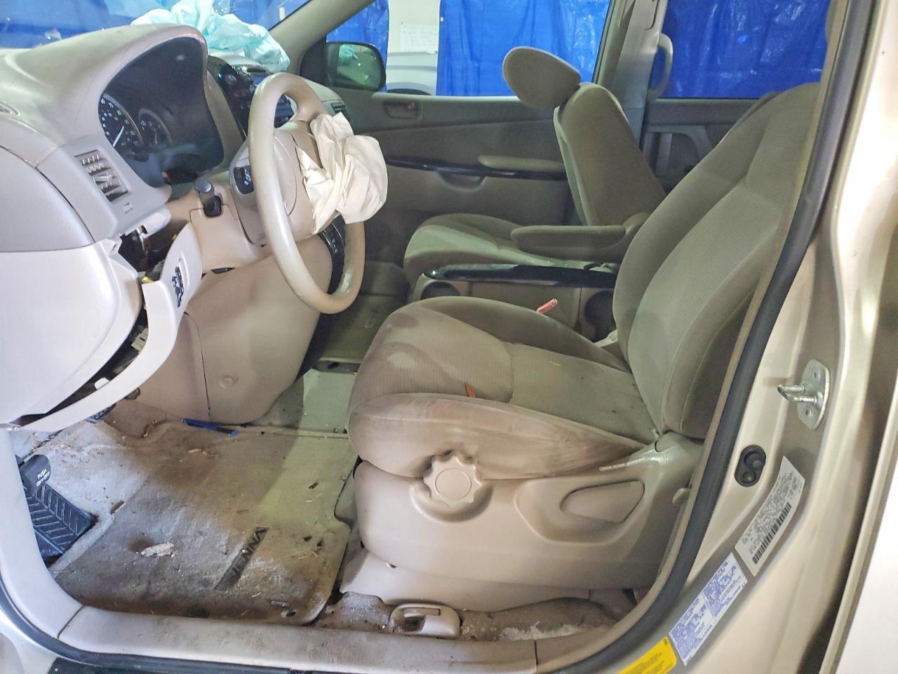 2004 Toyota Sienna Le - Фото 7