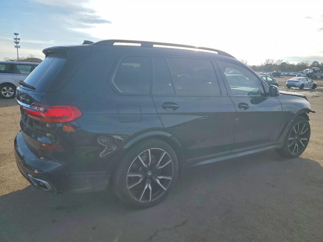 2021 BMW X7 xDrive40I - Image 3